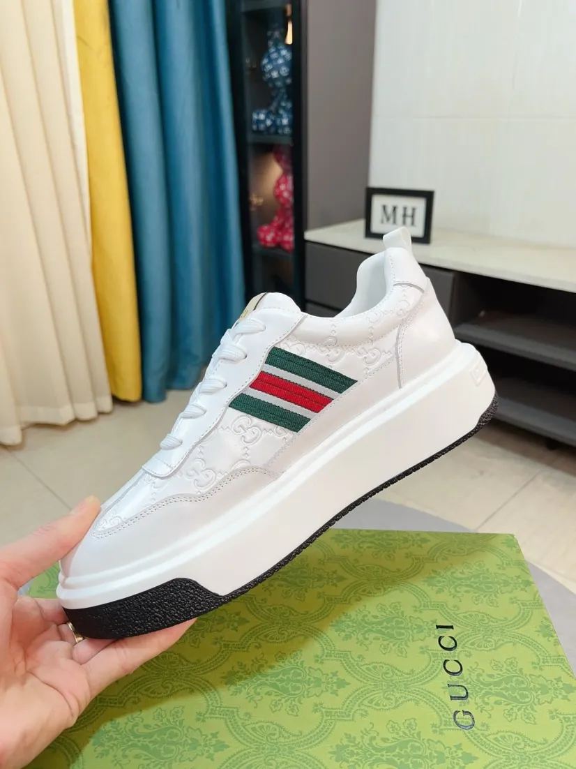 Men's shoes 💰458🌹🌹[GUCCI] Gucci's new lace-up casual men's shoes are on the market first, and the materials and workmanship are superior to all versions on the market. The highest quality shipped first-layer cowhide with imported original perforated materials➕Genuine leather lining, privately molded soft outsole, high foot comfort, imported special materials highlight the brand's unique charm, high-end customization 38-44